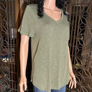 JESSICA SIMPSON OLIVE GREEN TSHIRT M